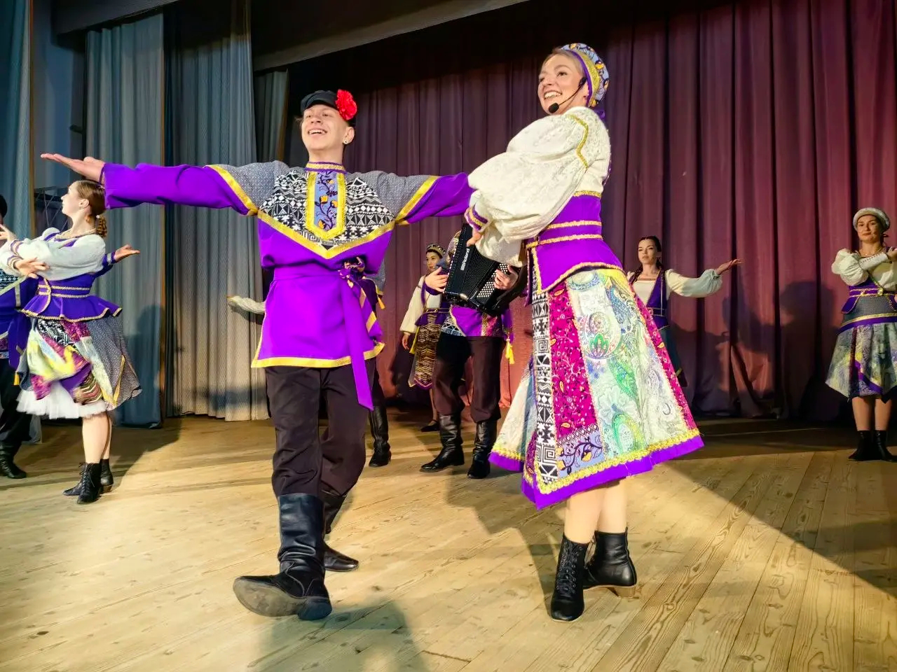 Концертный марафон «Венка дружбы» — на сельских подмостках class=