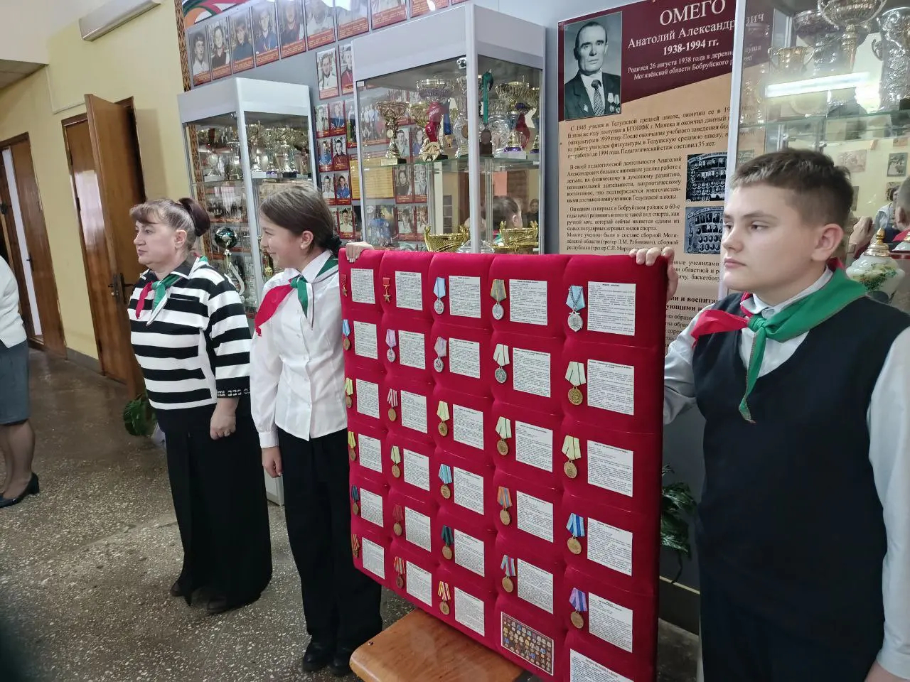 В Телушской школе состоялась торжественная передача макета государственных медалей СССР