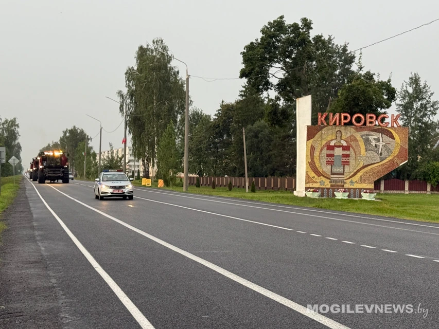 Аграрии Бобруйского района отправились на помощь в уборке урожая в Могилевский район