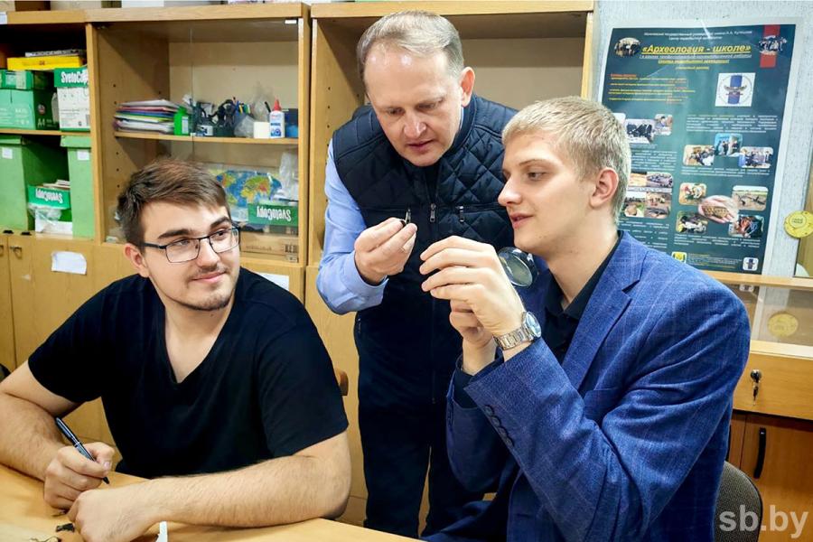 Могилевские археологи обнаружили редкую находку каменного века class=