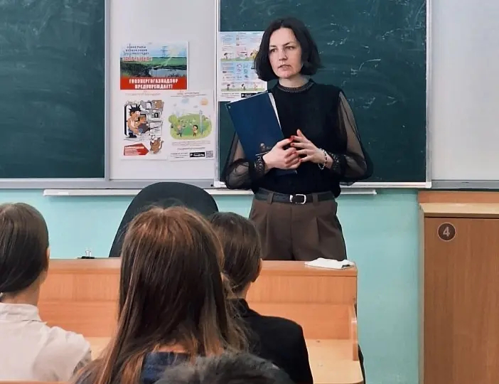 Школьникам — о безопасности работы во время летних студотрядов class=