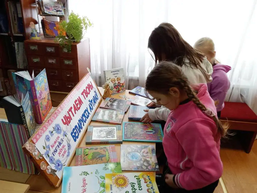 Бібліятэкі Бабруйшчыны ўключыліся ў рэспубліканскую акцыю “Кожная пятніца — роднае, сваё!”