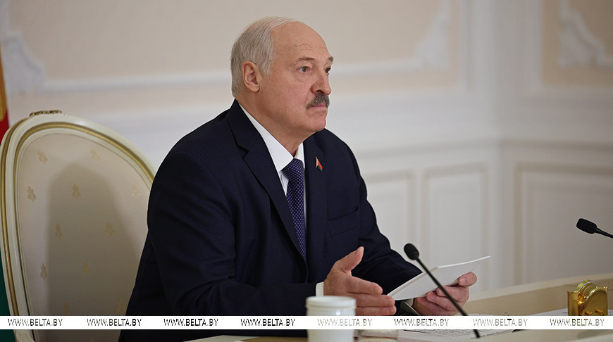 Военный арсенал, кадры, международные встречи и проповедник из США. Итоги недели Президента class=