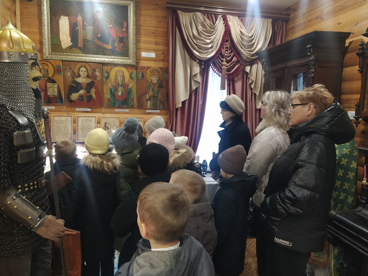 Воспитанники и наставники Бобруйской районной школы искусств посетили церковно-исторический музей