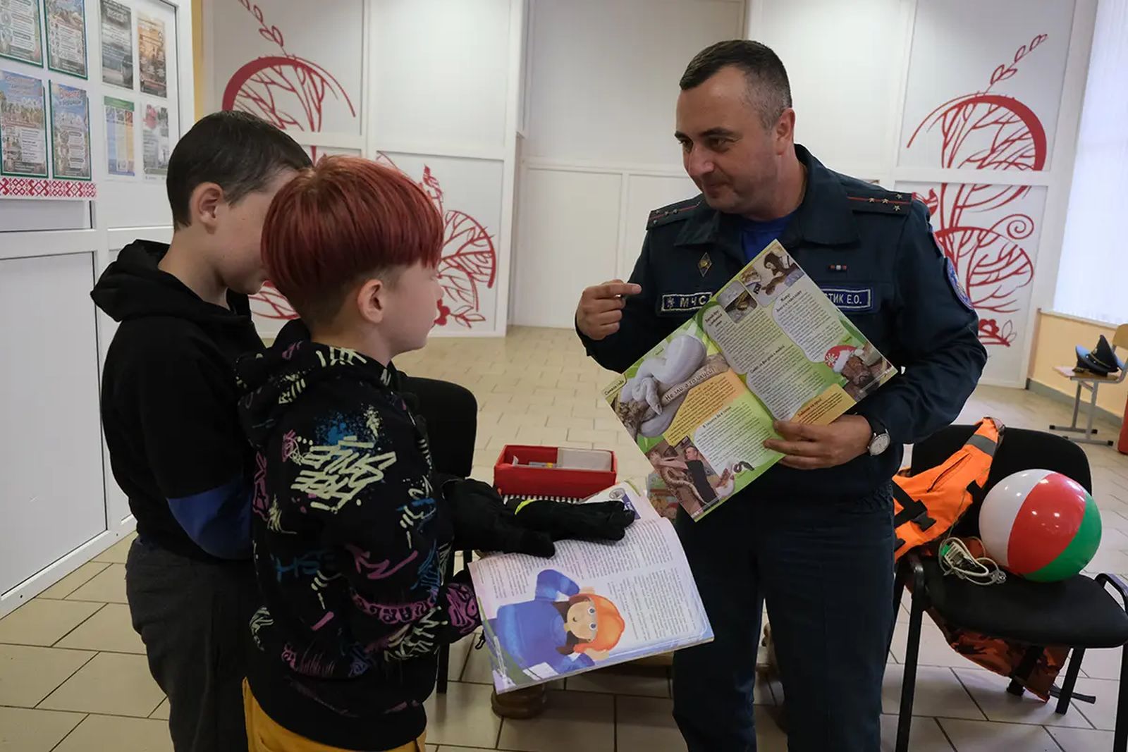 Яркие эмоции и образовательный эффект: акция от МЧС прошла в лагере «Бобренок-2010» class=