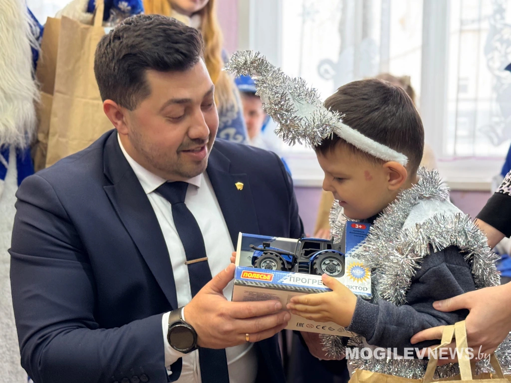 «Чудеса на Рождество»: активисты БРСМ исполнили желания маленьких жителей Могилевщины