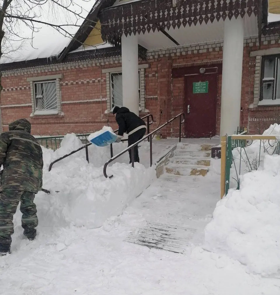 Работники системы здравоохранения района сражаются с непогодой