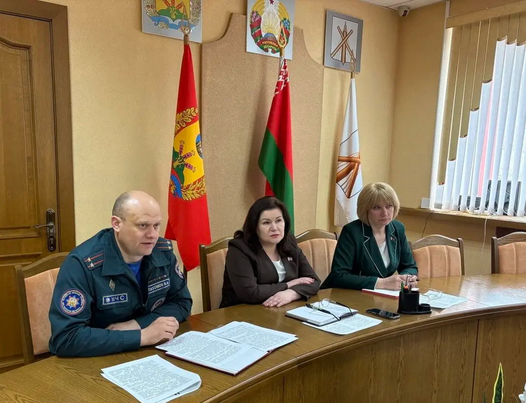 В райисполкоме работала комиссия по предупреждению правонарушений, способствующих гибели людей от внешних причин в жилищном фонде