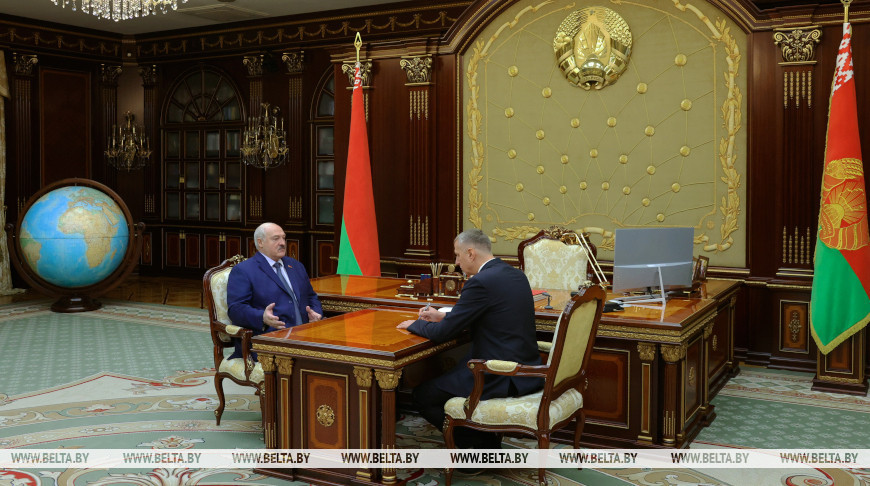 Ситуация в АПК, кадры, график работы Президента. Лукашенко принял с докладом Крутого class=