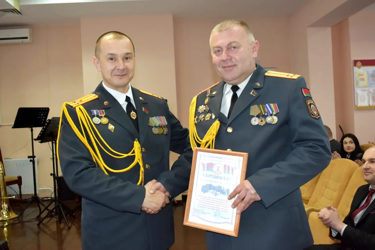 В Бобруйском РОВД торжественно проводили на заслуженный отдых Григория Асадчего