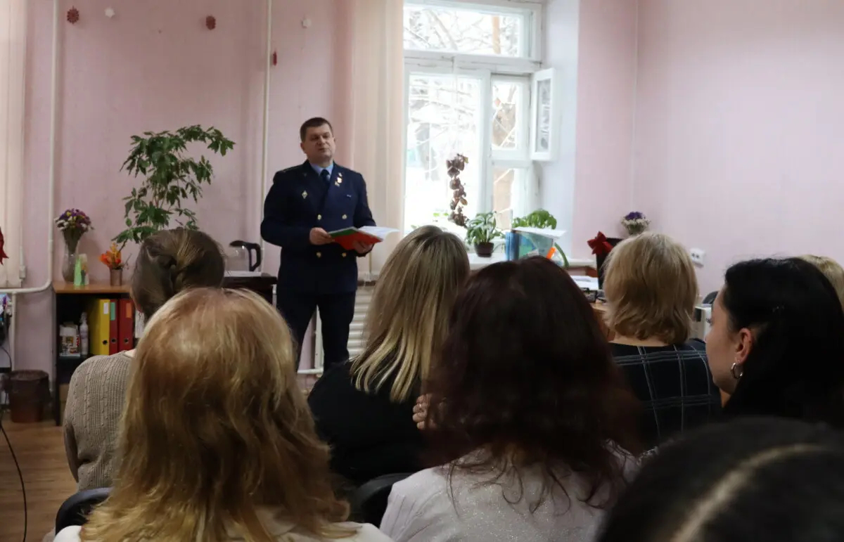 Вызов времени и планы на пятилетку. Делегат ВНС встретился с коллективом Бобруйского районного центра соцобслуживания населения