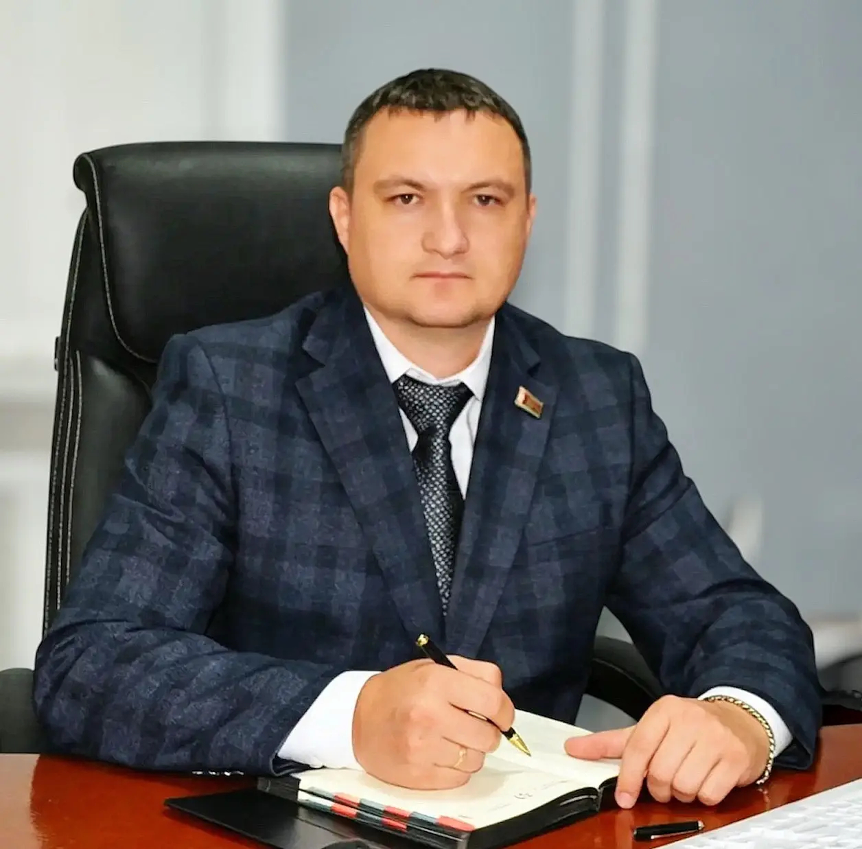 Александр Сапего назначен первым заместителем председателя-начальником управления по сельскому хозяйству и продовольствию райисполкома class=