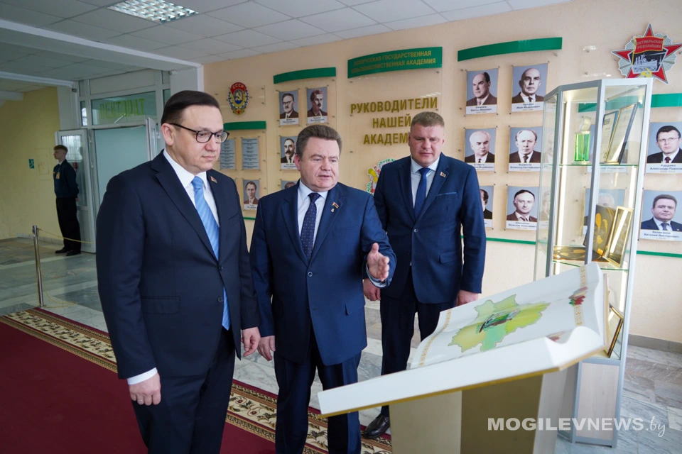 Владимир Перцов провел встречу с профессорско-преподавательским составом и студентами БГСХА. Фото