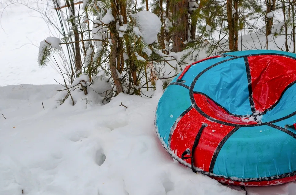 Катание на «ватрушке» закончилось многочисленными травмами. В ГАИ рассказали, как кататься на тюбингах безопасно