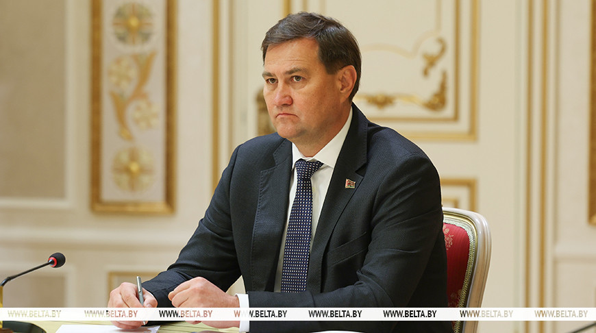 Глава МИД рассказал, как белорусам приходится работать локтями на монгольском рынке  class=