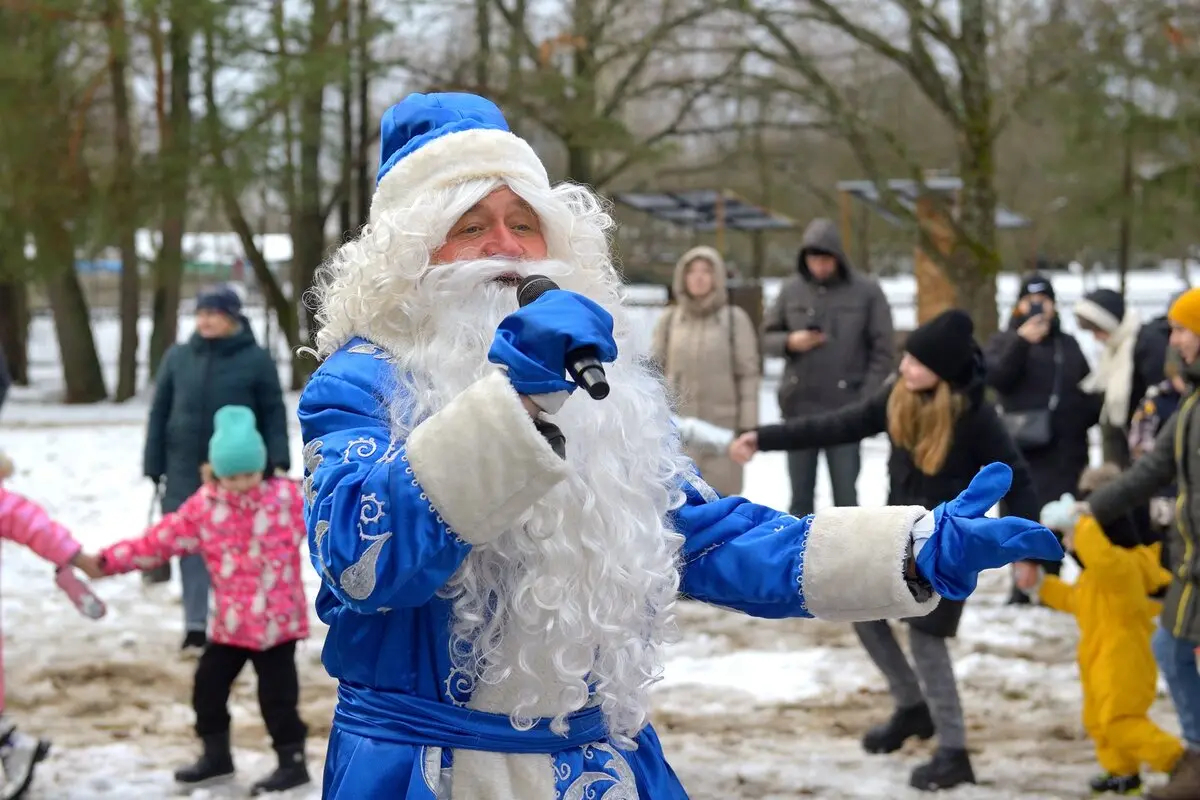 Волшебная усадьба Деда Мороза в поселке Глуша приглашает на праздник