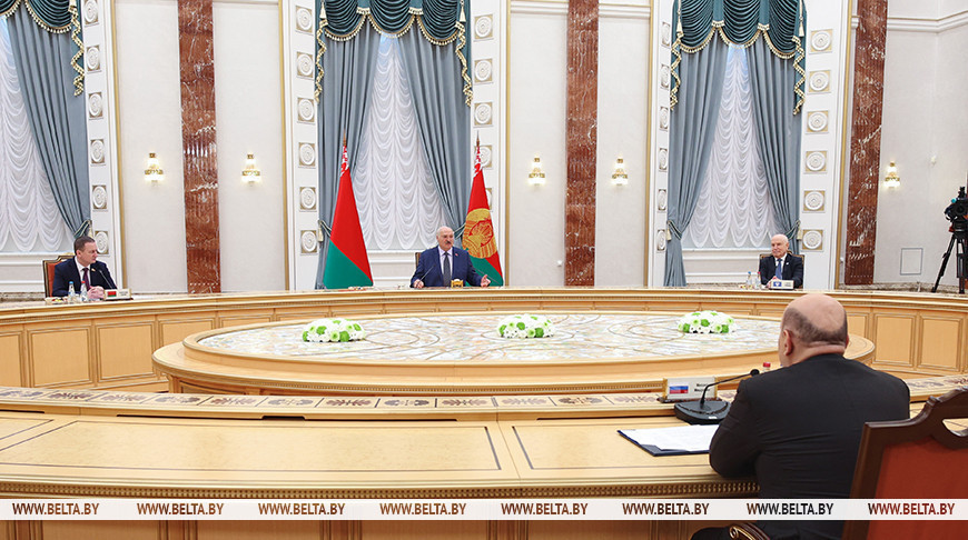 Лукашенко поддержал заявление Путина на «Валдае», что мир находится на изломе