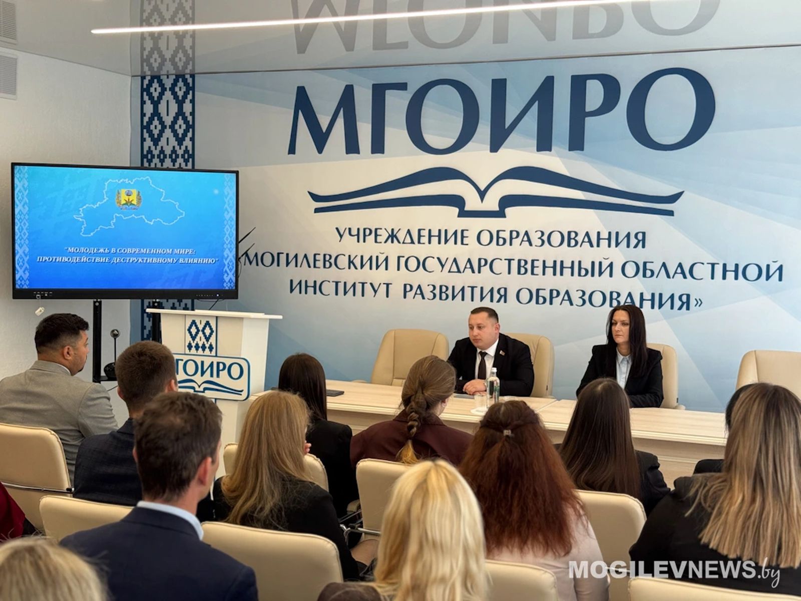 На встрече с первыми секретарями территориальных комитетов ОО «БРСМ» обсудили вопросы профилактики экстремизма class=