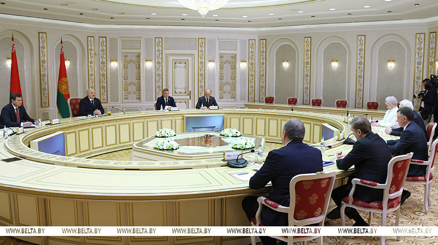 Лукашенко: Беларусь будет вести диалог с Россией по строительству новой АЭС 