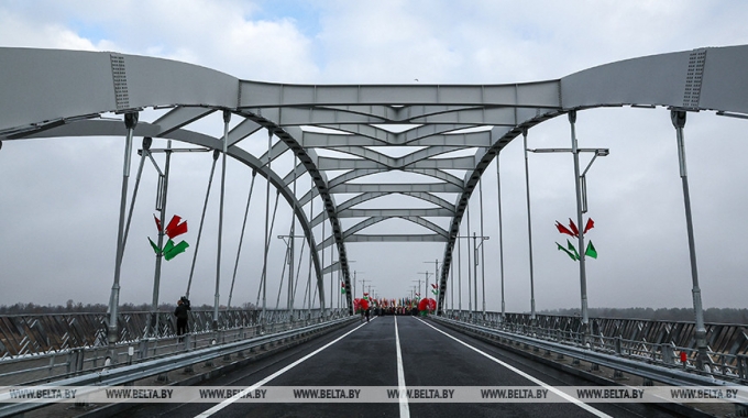 Лукашенко в Мозыре принимает участие в открытии обновленного моста через Припять