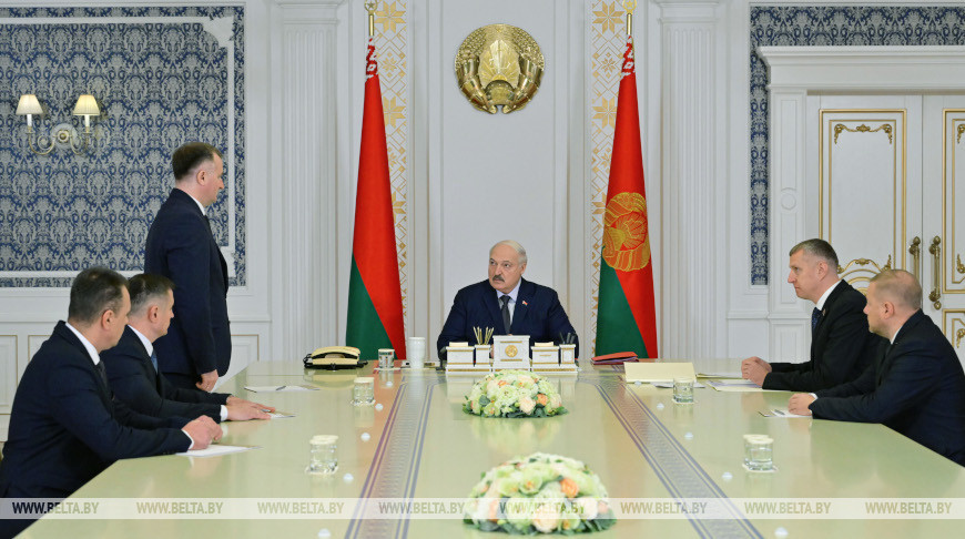 Местная вертикаль, ректоры, глава МТЗ и дипломаты. Лукашенко рассмотрел кадровые вопросы