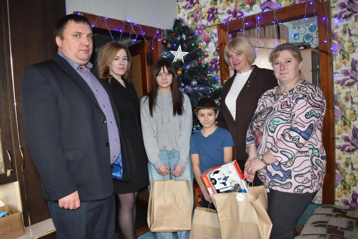 Новогоднее волшебство продолжается. Акция «Наши дети» принесла радость в опекунские семьи