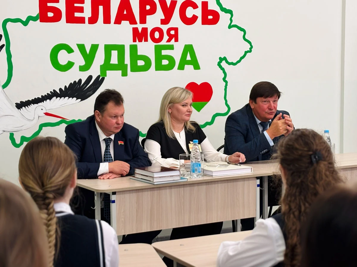 Информационная гигиена, критическое мышление и выбор пути: Игорь Марзалюк встретился со старшеклассниками Могилева class=