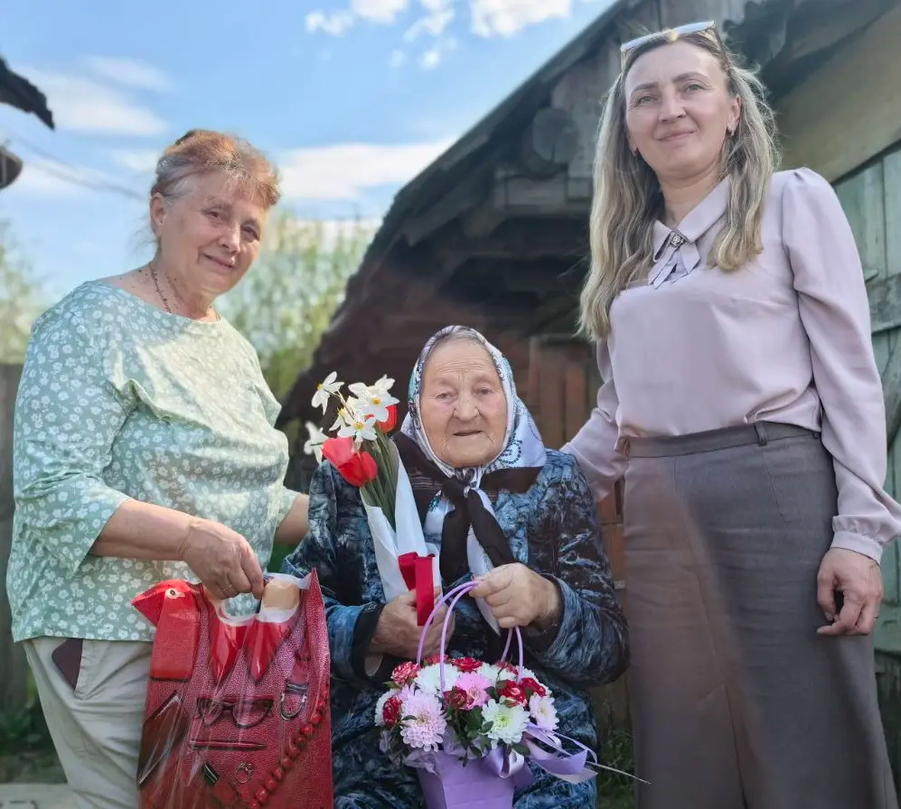 Поздравления с 90-летием принимала ветеран труда Анисия Балаханова