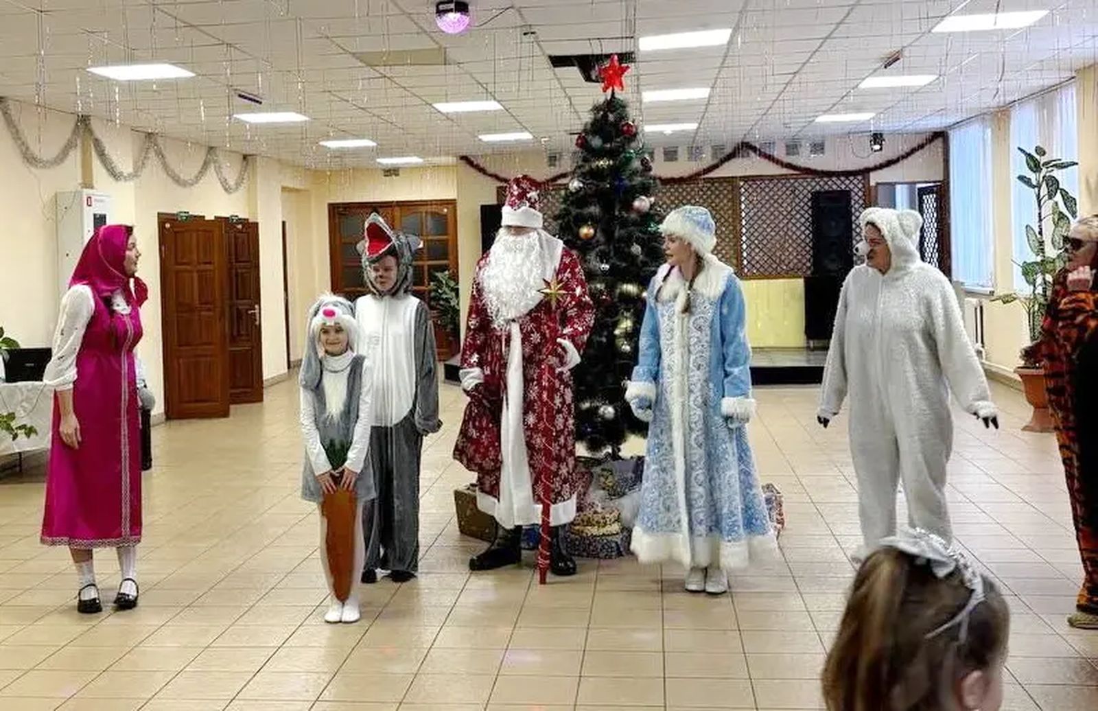 В Глушанском СДК для детей устроили волшебное новогоднее представление