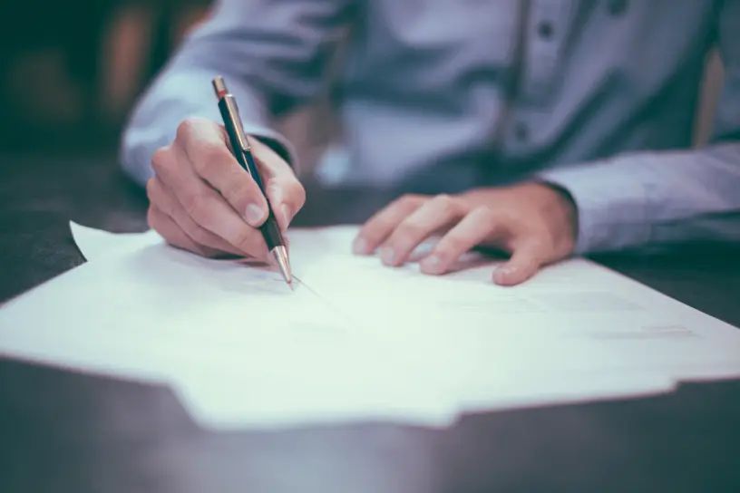 Бесплатные консультации проведут адвокаты Беларуси ко Дню матери и Дню отца class=