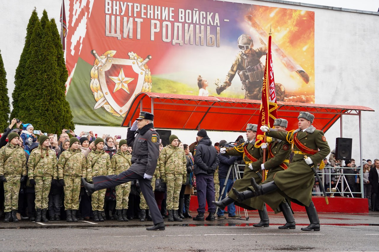 Долг, честь, Отечество: новобранцы внутренних войск МВД приняли Военную присягу в Могилеве