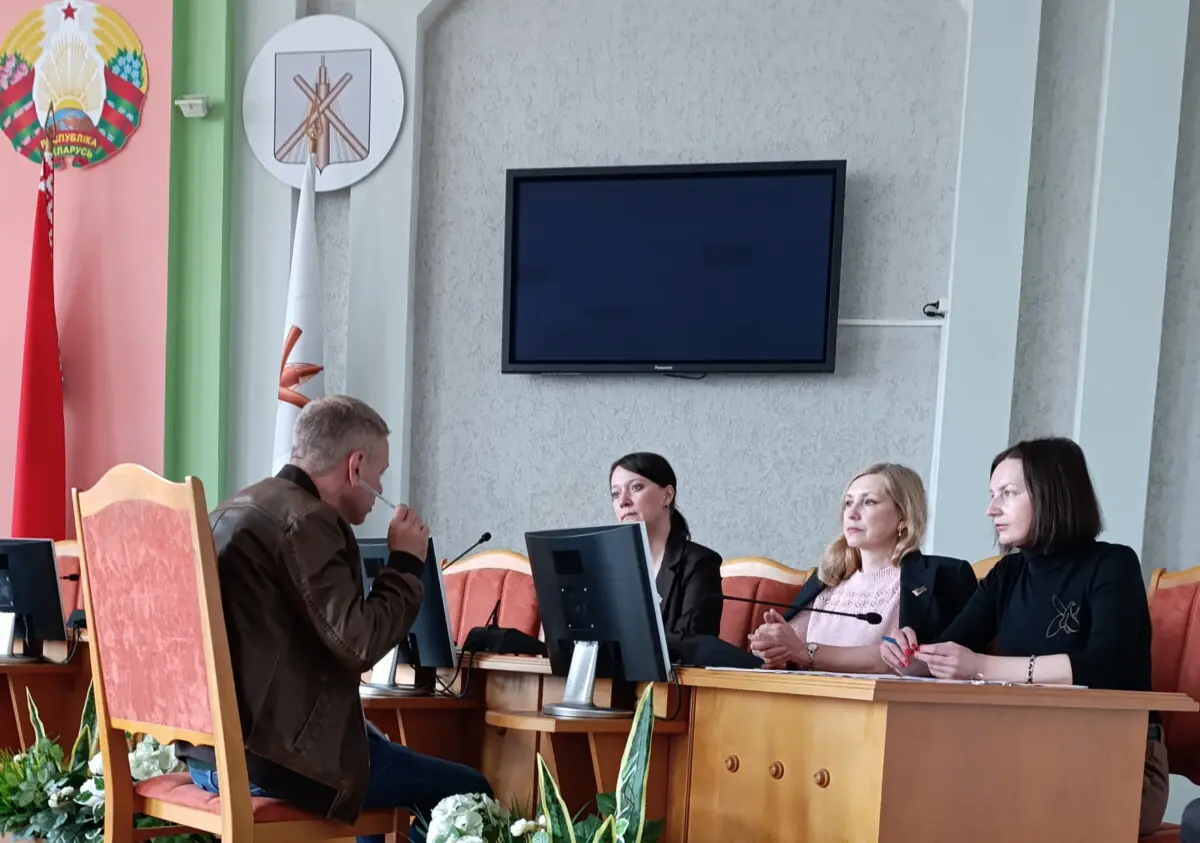 Прохождение проверки знаний по охране труда – одна из обязанностей работников class=