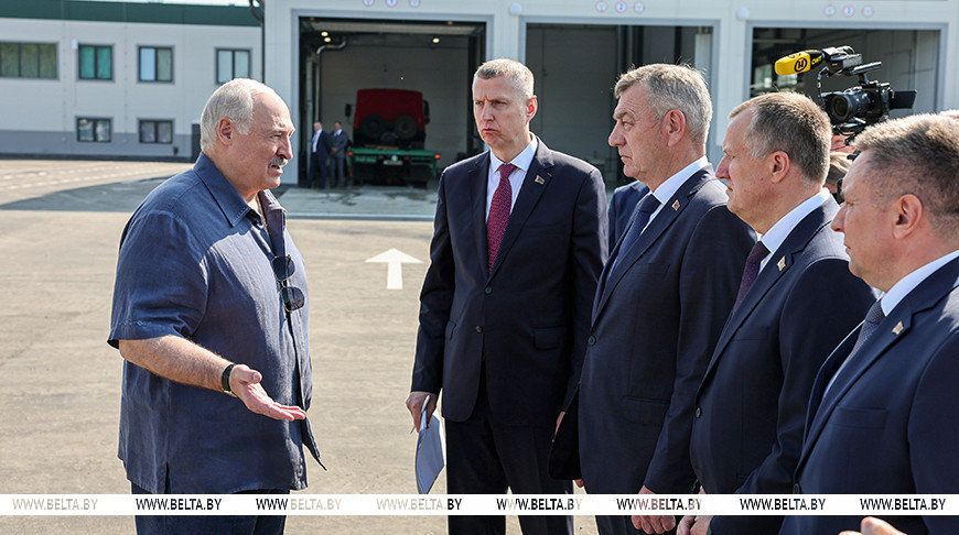 Лукашенко: райагросервисы должны стать опорными пунктами для отечественных производителей техники class=