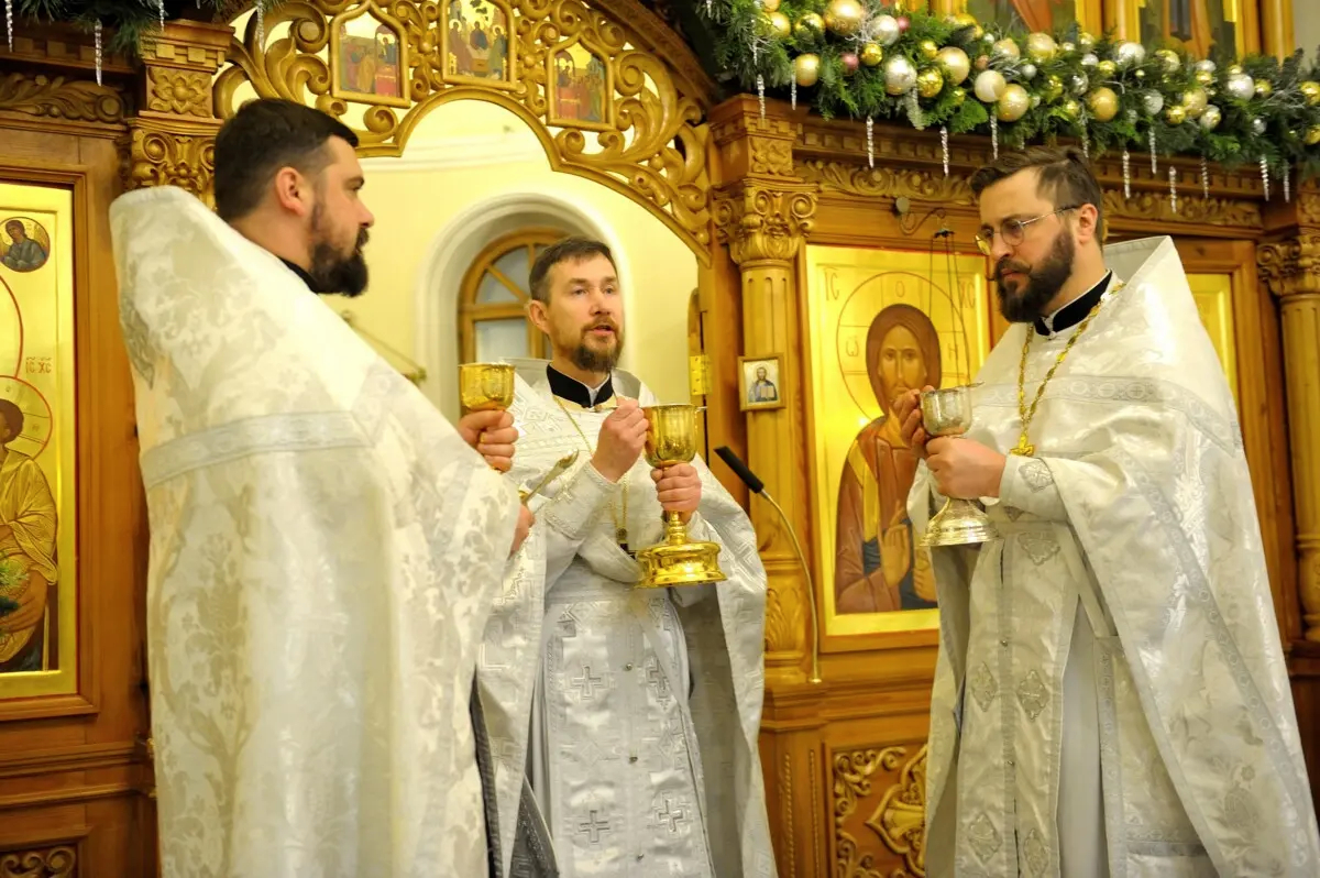 Ночная служба в честь Рождества прошла в Свято-Иверском храме Бобруйского района. Наш фоторепортаж