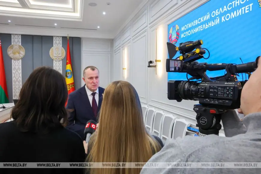 Лукашенко заслушал доклад Анатолия Исаченко по Могилевской области. Главная тема – ситуация в сельском хозяйстве