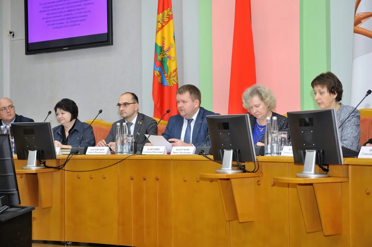Работа по соблюдению земельного законодательства рассмотрена на заседании Бобруйского райисполкома