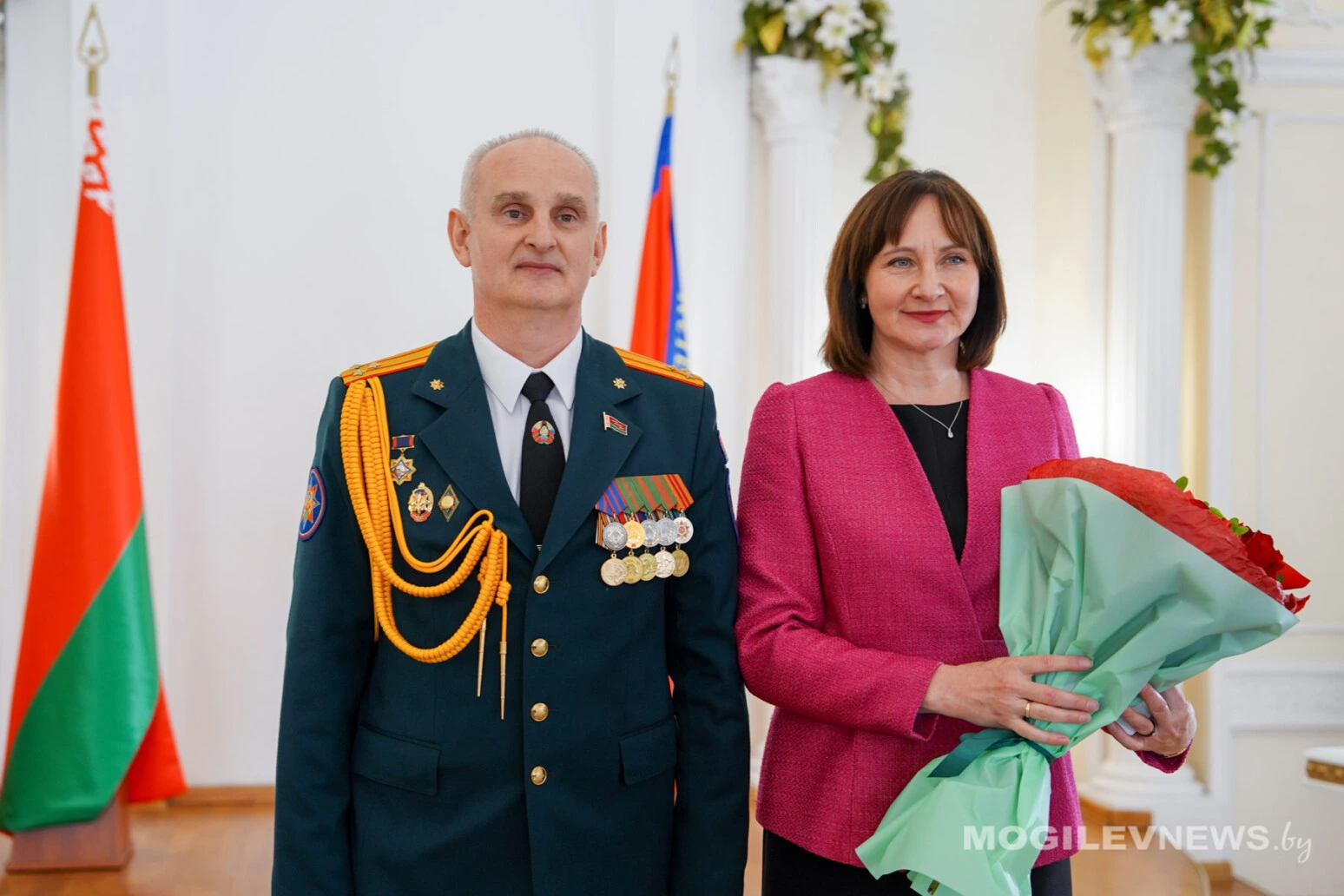 Верный тыл спасателей: в Могилеве наградили жен офицеров МЧС