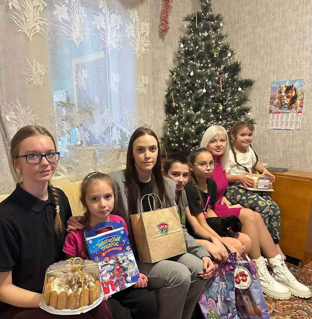 «Чудеса на Рождество». Союзная молодежь района поздравила с новогодними праздниками многодетную семью