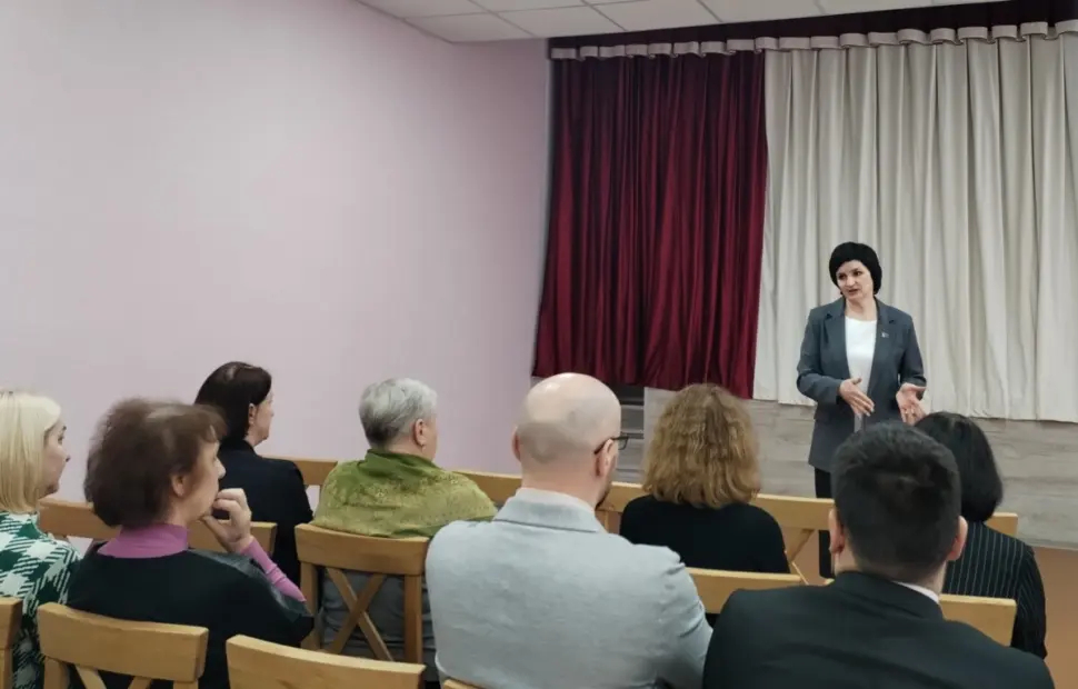 Делегат ВНС Олеся Стельмак встретилась с коллективом Глушанской школы