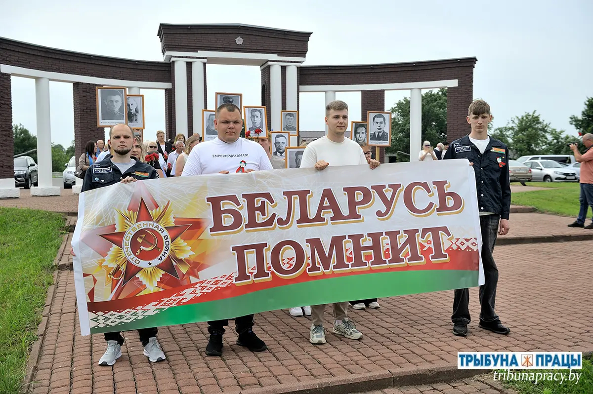«Код памяти». В рамках Марафона молодежи и студенчества прошла патриотическая акция «Беларусь помнит. Помнит каждого» class=