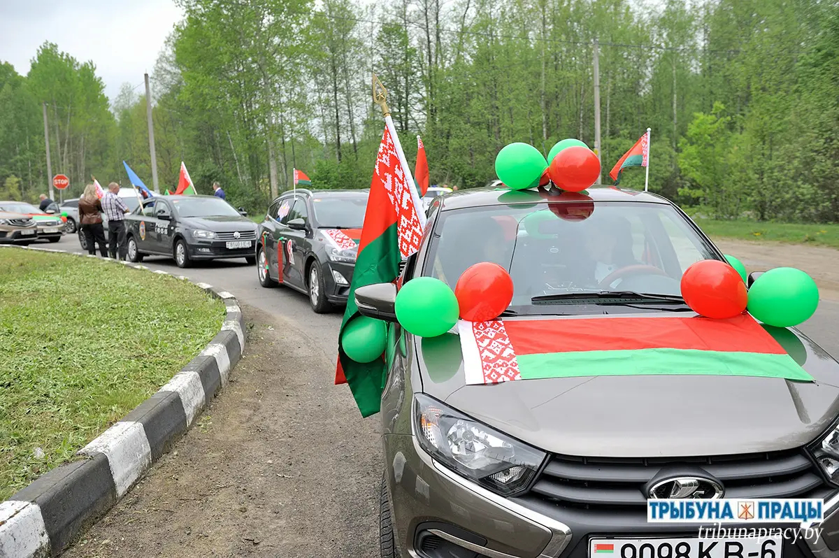 Торжественно и патриотично. Бобруйский район отметил День государственных флага, герба и гимна