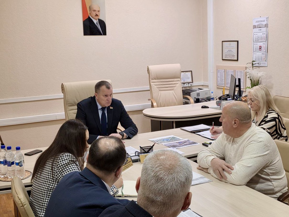 Парковка у онкодиспансера и поездка в Бишкек: узнали, о чем говорили на приеме у председателя Могилевского облисполкома