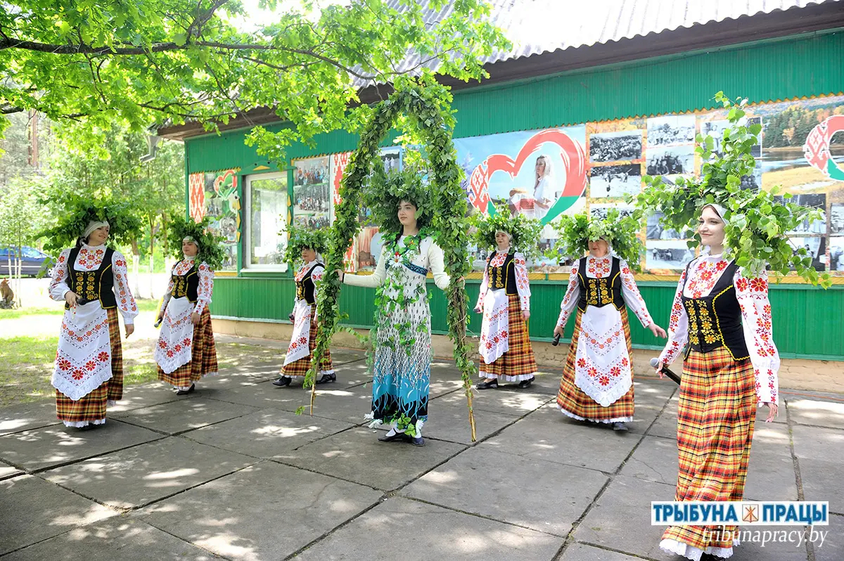В Петровичах ярко и весело отметили Троицу и День деревни class=