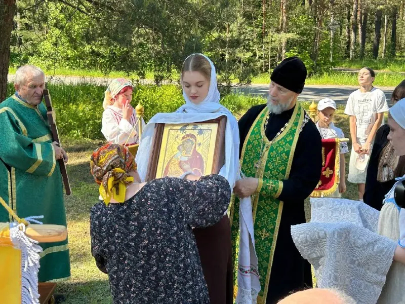 С молитвой и верой. В Петровичах прошел обряд «Ношение Прощи»