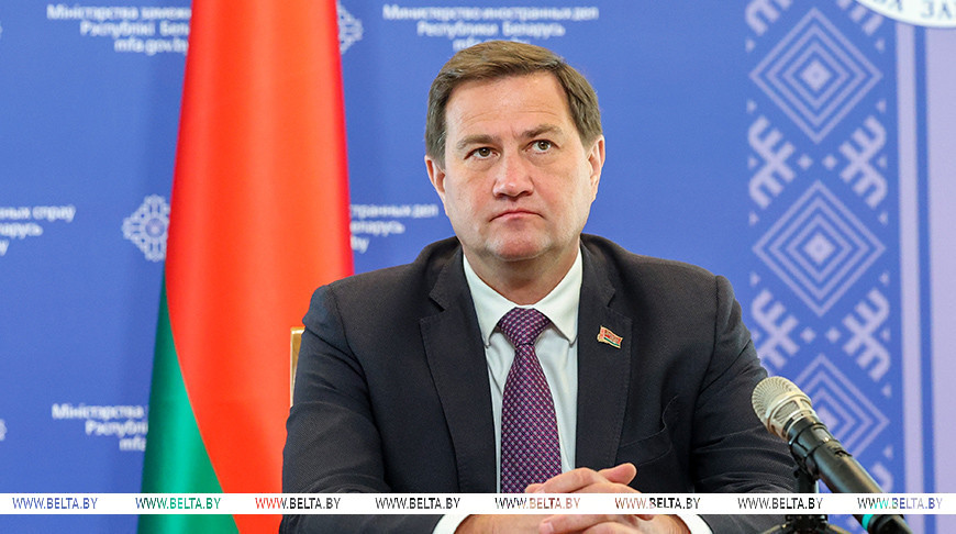 Лукашенко ознакомился с научными разработками гражданского и оборонного назначения class=