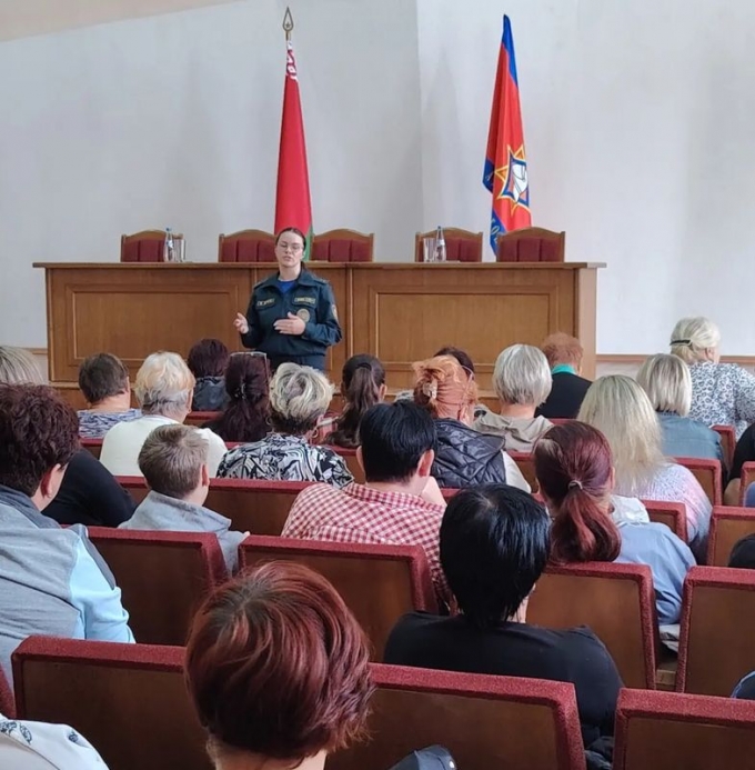 С социальными работниками говорили о безопасной жизнедеятельности