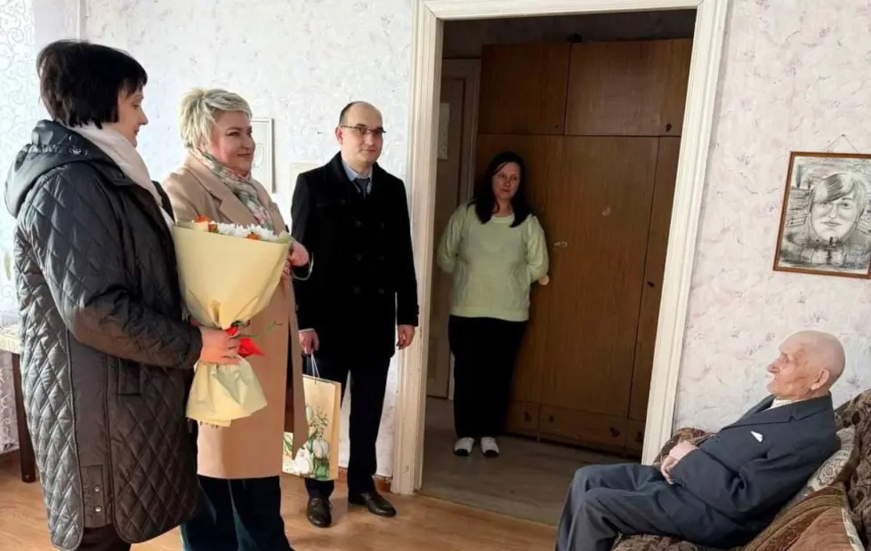 Депутаты Палаты представителей навестили ветерана Великой Отечественной войны Ераста Иванова
