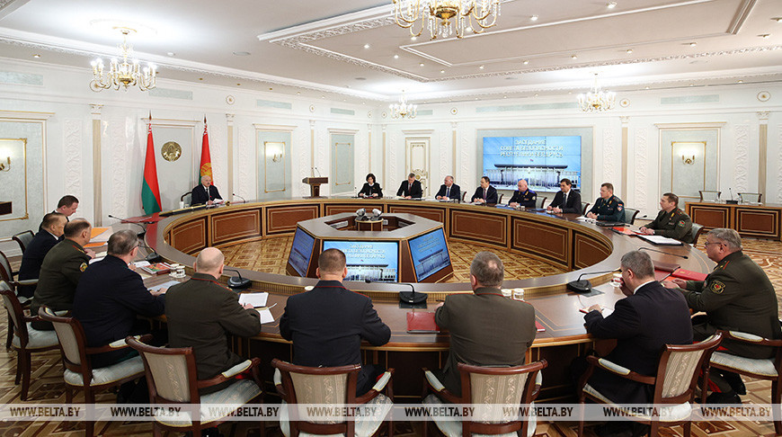 Лукашенко указал на милитаризацию западных стран и необходимость актуализировать оборонные действия
