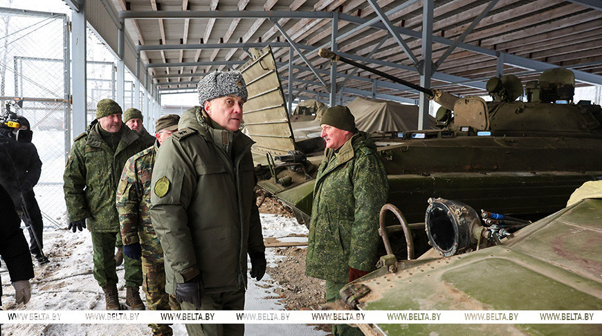 Современное вооружение и защита. Как в Беларуси модернизируют бронетехнику, рассказал Вольфович  class=