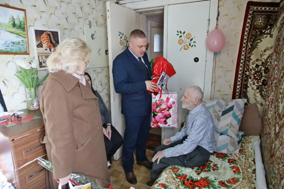 Жизнь, опаленная войной, но согретая любовью. Ветерану Великой Отечественной войны Ерасту Иванову исполнилось 100 лет